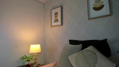  Caroline  online show from November 14, 11:43 am