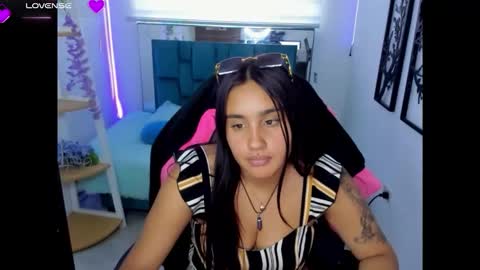 caroline_rodriguez_9 online show from January 31, 7:23 pm
