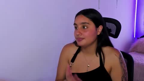 caroline_rodriguez_9 online show from December 17, 7:40 pm