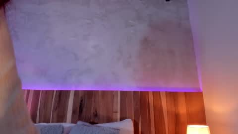 Caroline online show from October 16, 9:17 pm