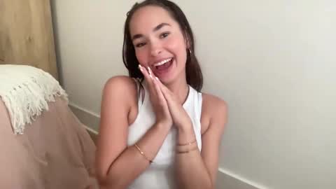 Caroline online show from June 10, 8:07 pm