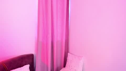 carolinna_ online show from December 8, 4:50 pm