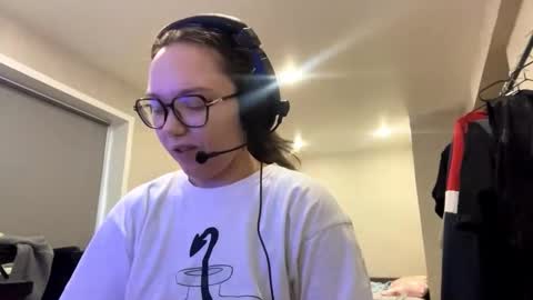 Emilia online show from December 3, 3:09 am