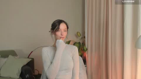  cassandra  online show from December 4, 4:38 pm