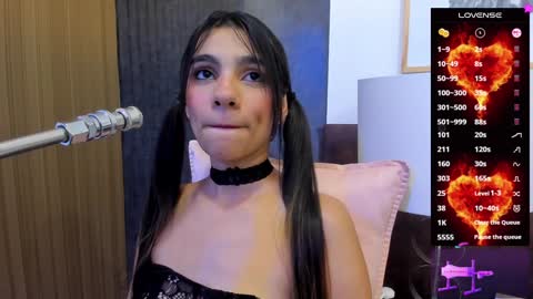 Catalina online show from December 7, 7:43 pm