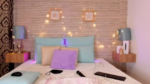 CatalinnaThompson online show from December 17, 12:00 pm