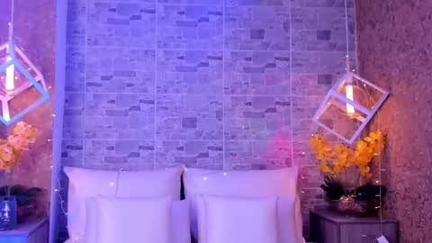 CatalinnaThompson online show from December 2, 11:56 am