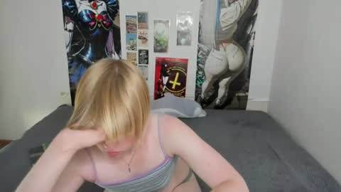 cattie_w_ online show from July 21, 1:06 am