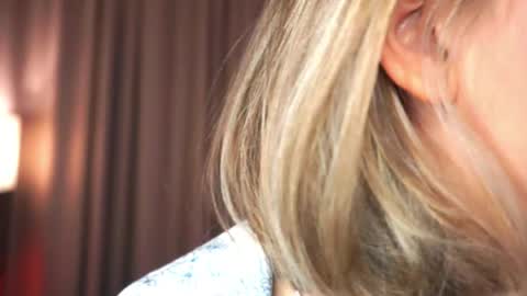 Lina  online show from May 7, 7:50 pm