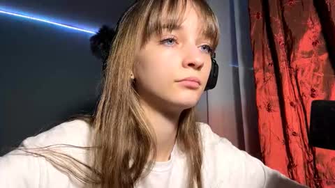 Lily online show from November 20, 1:34 pm