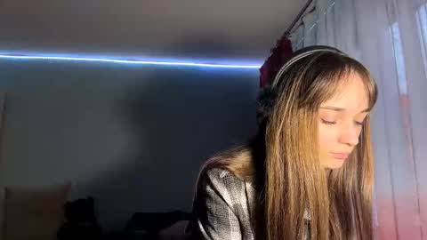 Lily online show from November 19, 1:11 pm