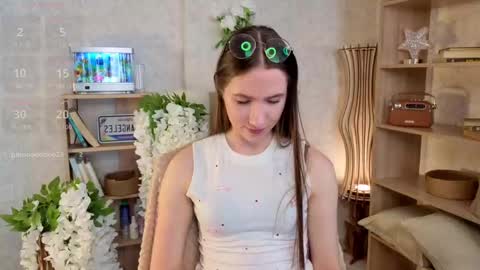 Josie Manesi online show from September 18, 6:12 am