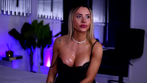 Mona online show from April 10, 7:53 pm