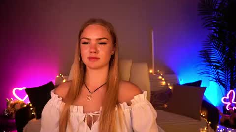 celestenoirr online show from June 11, 2:03 pm