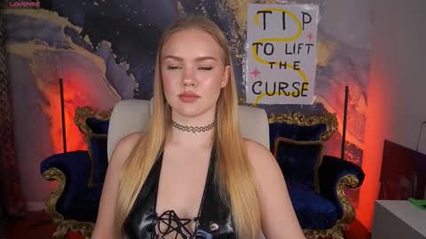 celestenoirr online show from October 31, 8:07 am