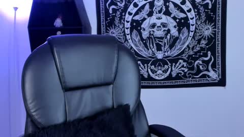   online show from September 12, 8:16 pm