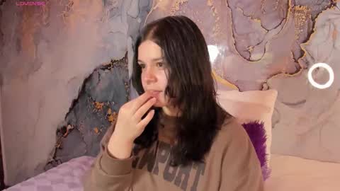 Hello guys my name is Sofi and Lizzie and  Vanessa online show from February 8, 4:38 am