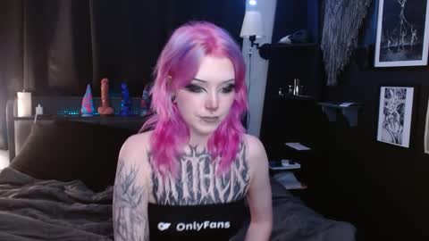 Averi online show from February 25, 2:03 am