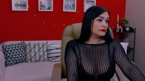 The Queen online show from December 19, 10:00 pm