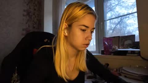 charleneschonert online show from December 1, 7:34 am