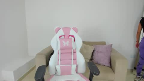    online show from March 5, 10:33 pm