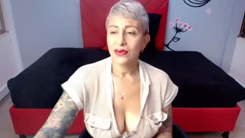 CHARLOTTE GRAY online show from November 12, 12:58 pm