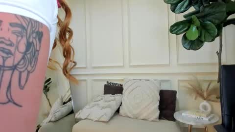 charlottebrownn_ online show from March 4, 12:50 am