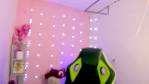 charlotteee online show from November 3, 2:37 am