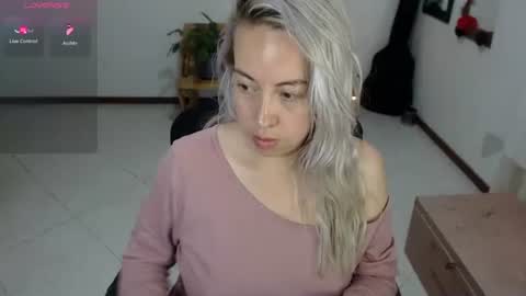 charlottezoe online show from December 7, 9:28 am