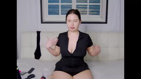 charming_lolla online show from September 25, 5:28 am