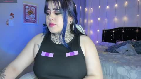  dayis independent model  online show from April 4, 2:43 am