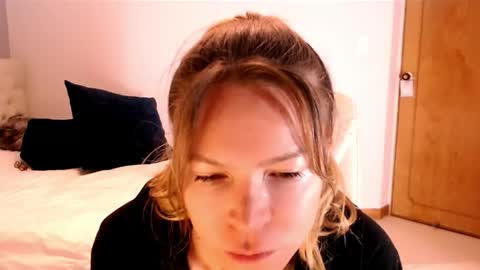 Anna online show from November 18, 1:45 pm