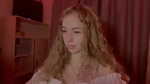 Evie online show from November 14, 2:17 pm