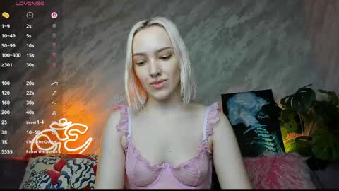 Cheryl online show from April 17, 10:56 pm