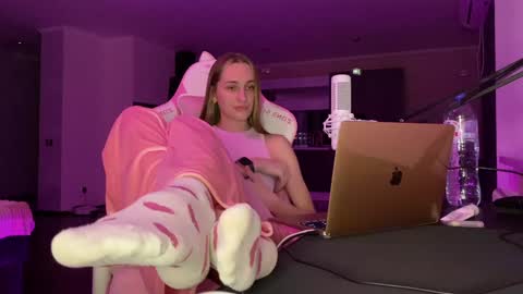 Goddess Vika - owner of all ur money online show from December 9, 4:37 pm