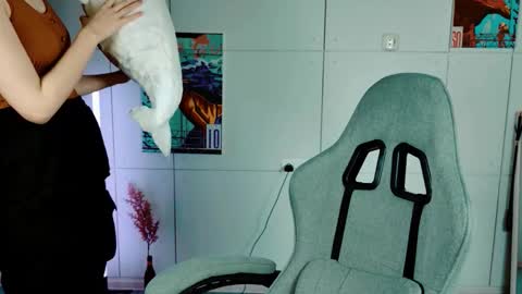 Bella online show from February 2, 9:19 am