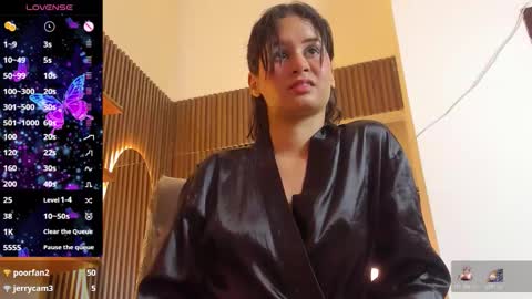 C H L O E  online show from December 19, 2:20 pm