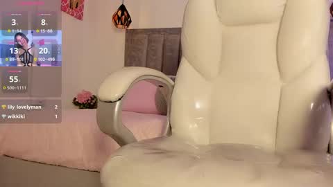 C H L O E  online show from October 7, 9:19 pm