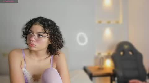 chloe online show from March 23, 5:08 pm