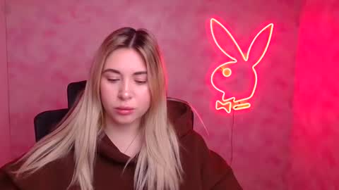 Chloe online show from December 1, 6:39 am