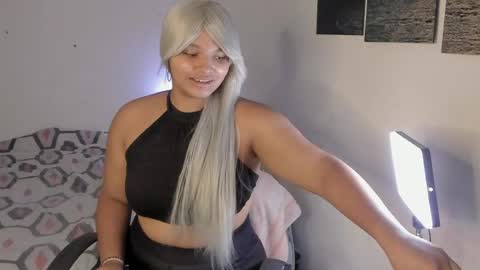 chloe_kisses online show from April 8, 11:56 am
