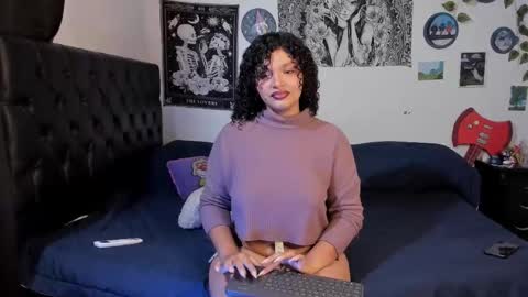 chloe_kisses online show from September 15, 11:07 am