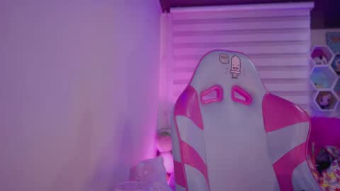 CLOE  online show from October 6, 8:57 pm