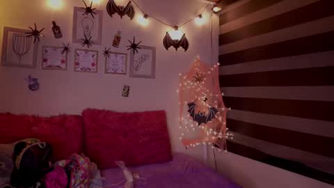 CLOE  online show from October 18, 1:52 am