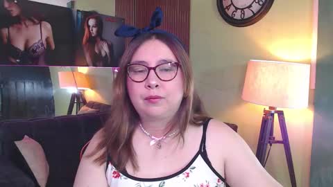 chloe_prg online show from September 18, 5:50 am