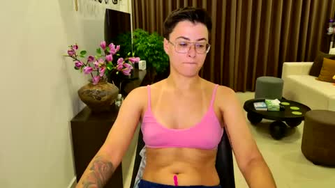Eva and Sandra online show from May 4, 4:11 pm