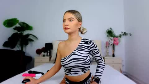 Chloe online show from October 7, 4:39 am