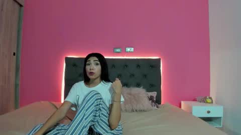 chloee_gomeez online show from January 9, 3:38 pm