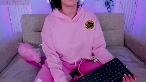 chloegils online show from October 17, 3:26 pm