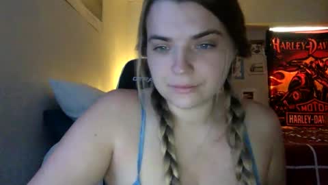 Chloe Lane online show from October 3, 2:33 pm